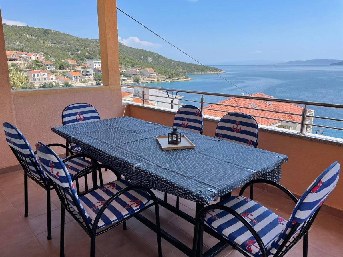 Apartman Emilija Vinišće Exterior foto