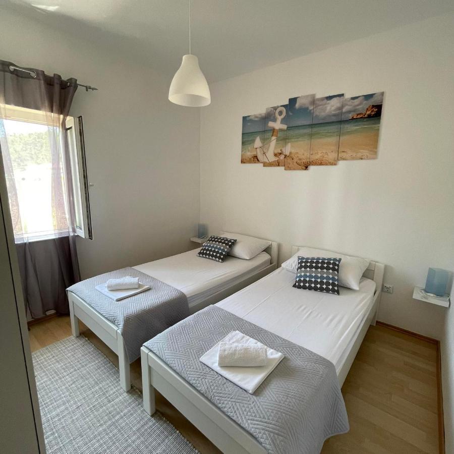 Apartman Emilija Vinišće Exterior foto